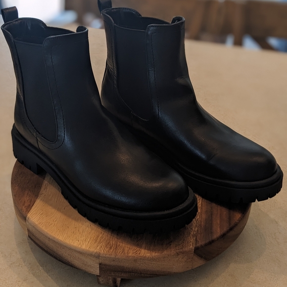 Chunky Chelsea Boot - Picture 2 of 4